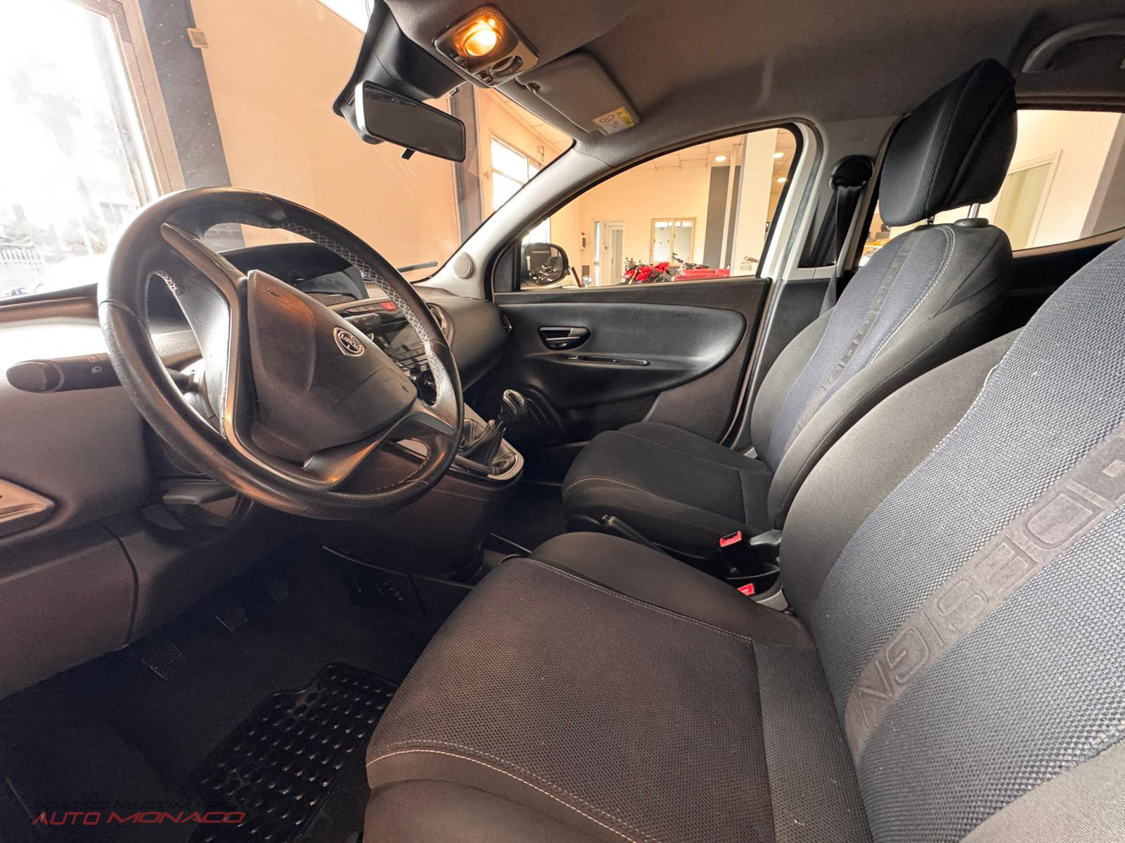 Lancia Ypsilon 1.3 MJT 95CV Momodesign 2014