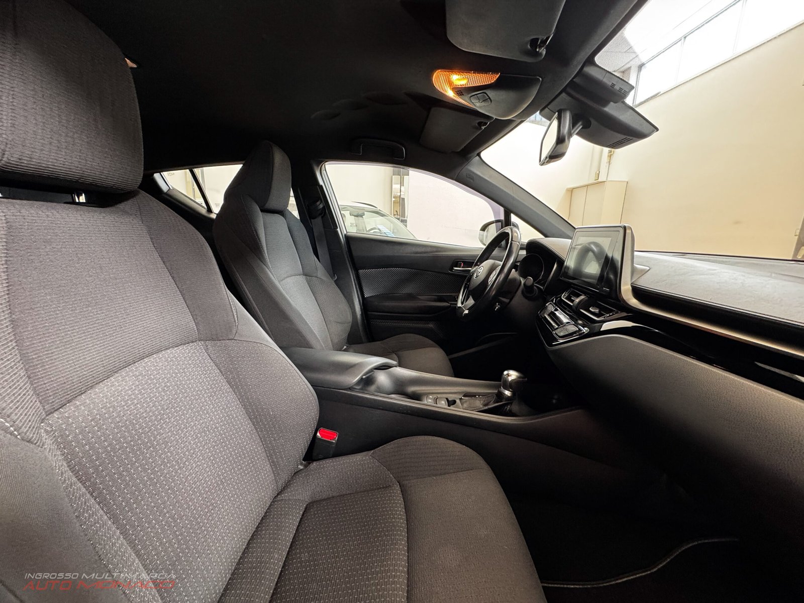 Toyota C-HR 1.8 Hybrid E-CVT