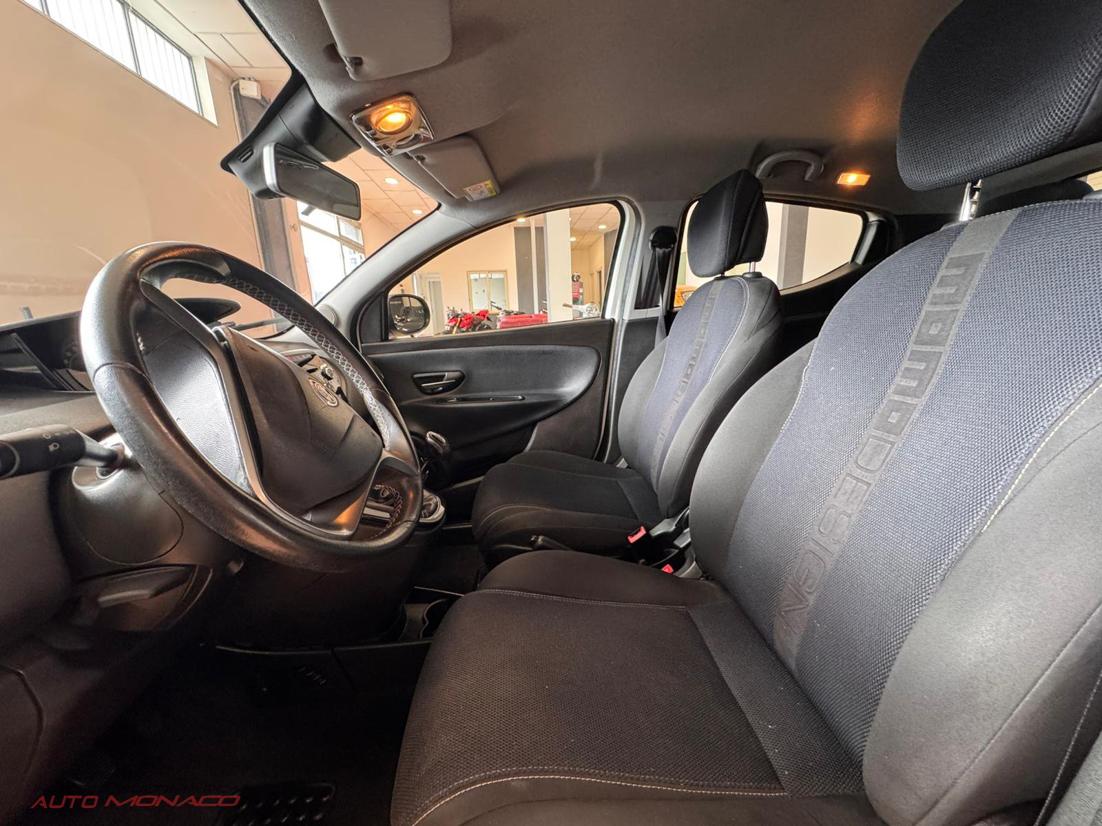 Lancia Ypsilon 1.3 MJT 95CV Momodesign 2014